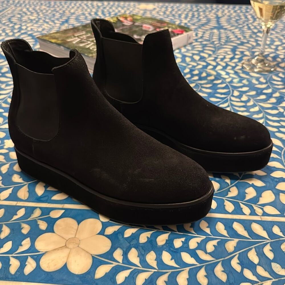 Pedro Garcia black suede platform
Booties. Sz 40.
